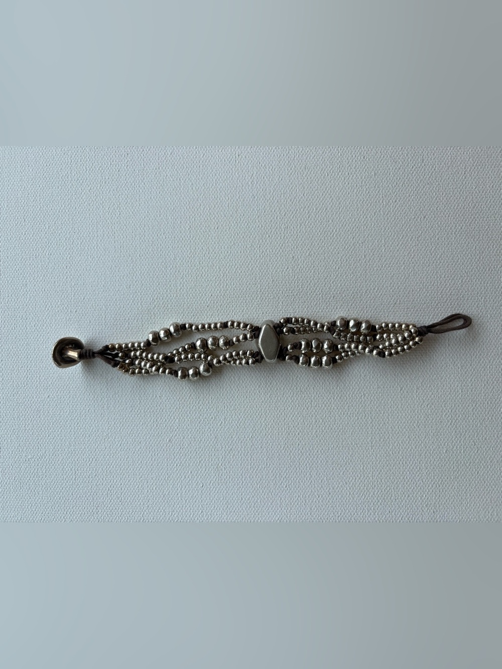 Uno de 50 Silver Beaded Leather Bracelet - Picture 2 of 6